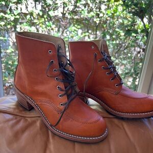 Red Wing Clara Heeled Boot in Oro Legacy - size 8, never worn